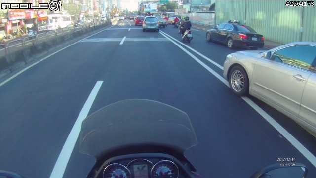檢舉違規跨越雙白線心得分享
