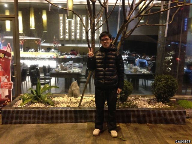 跪求PS達人能讓我們10年未見的朋友合在一起