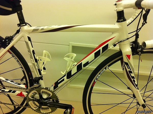 [開箱] 我的第一台公路車- FUJI Roubaix 1.3