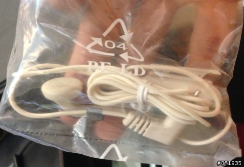 怒怒怒 請問我在露天買的這支手機Nokia 8800 Sirocco是正品嗎?露天賣家堅稱是正品,大家注意