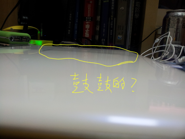 SAMSUNG NOTE 10.1 的背蓋隆起?