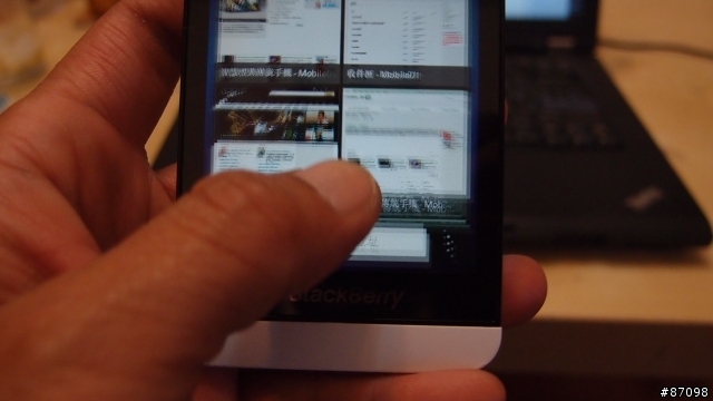 BlackBerry Z10開箱_第二篇_BlackBerry Peek&BlackBerry Hub篇，加演郵件設定
