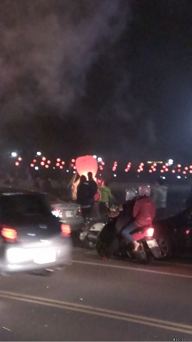 瘋元宵瘋過頭了...