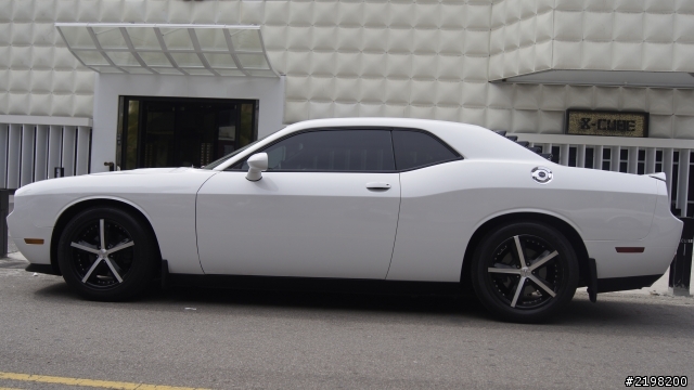 這台是Dodge Challenger SRT8嗎??