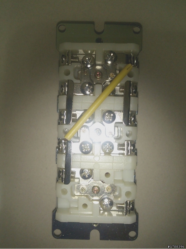 請問電動鐵捲門如何另外加裝一個控制開關?