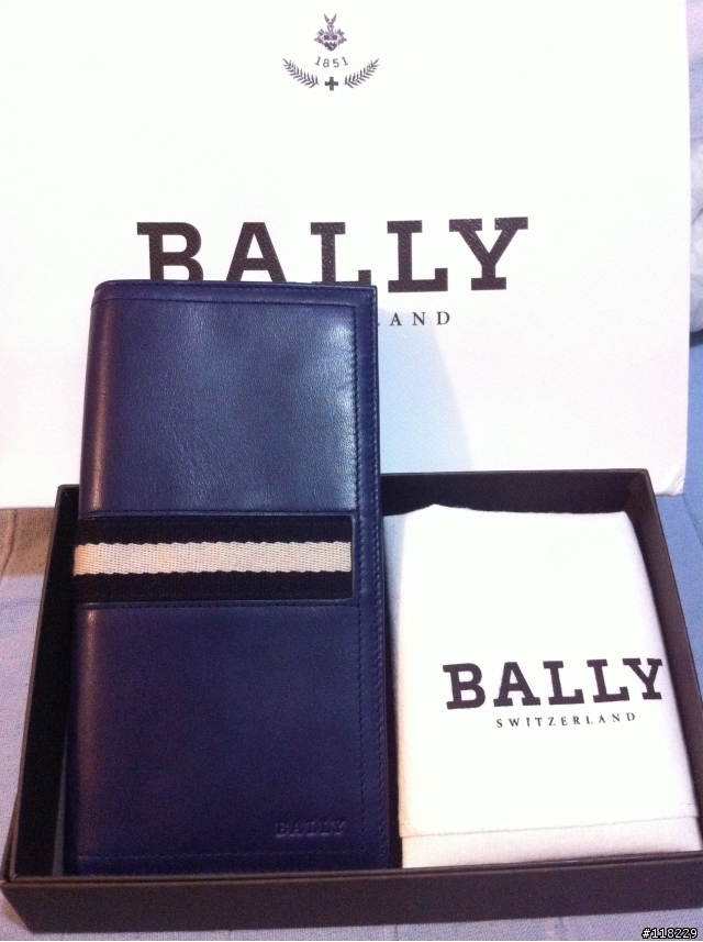 Bally 藍色長夾 之提早生日禮！！