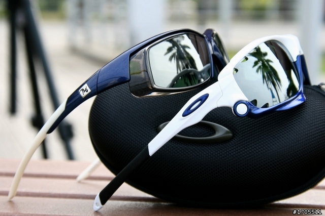O 終於等到啦~OAKLEY Custom Racing Jacket