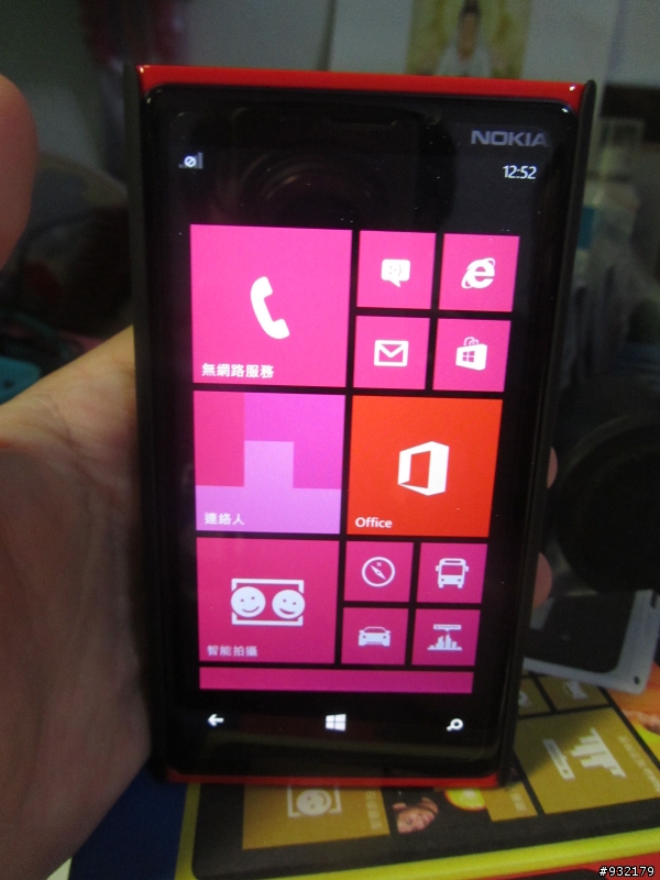 [純開箱]紅吱吱的NOKIA LUMIA 920來一支