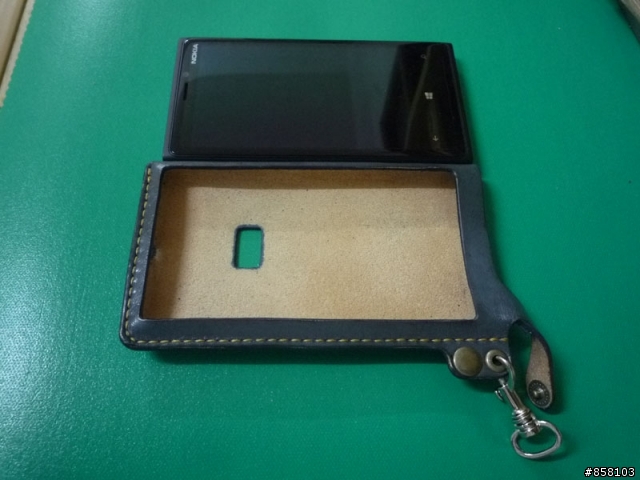親自為LUMIA 920製作手縫定型保護皮套