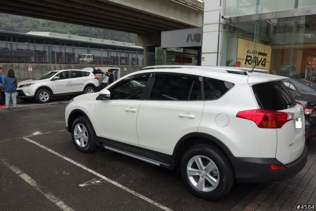 食言而肥之...2013 New RAV4 2.5 4WD 開箱