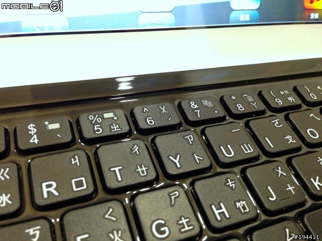 [開箱] iPad變身Macbook 羅技 iPad2/New iPad 超薄鍵盤保護殼（圖多）