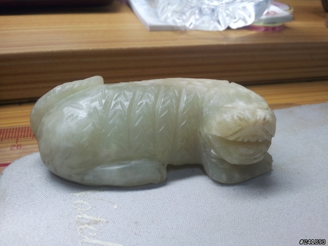 請幫我看看這塊玉的價值