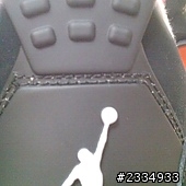 AJ4代 黑紅配色 請大家幫我看看是真的假的