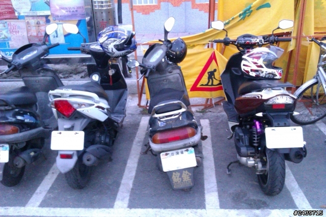 最近買了一台很冷門的車...亞拉岡 Aragon125