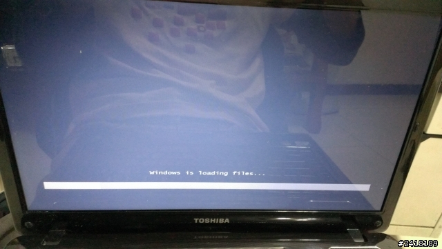 開機會停在windows loading file且一直逼逼叫