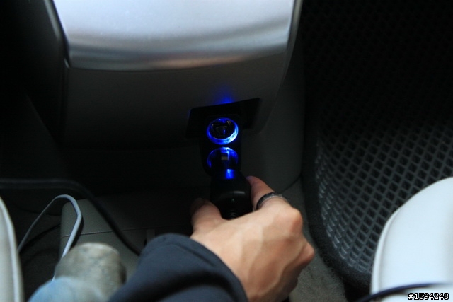[開箱] ~ 多媒體車用抬頭顯示器測試