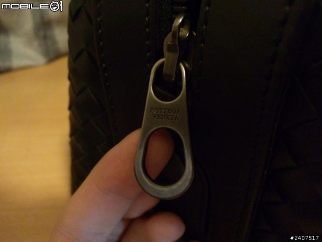 [開箱] Bottega Veneta（BV） 黑色編織TravelBag和75ml香水