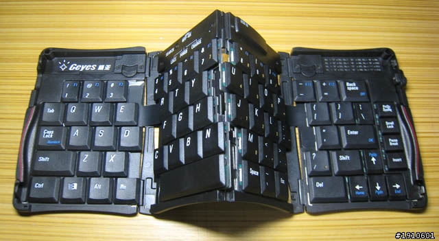 [開箱文] 4段折疊  變型藍芽鍵盤 Geyes GK-308e
