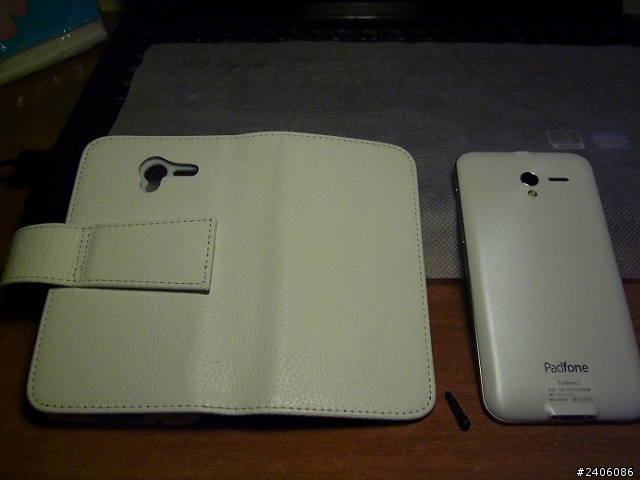 白色 Padfone 2 32G & 真皮保護套合體入手