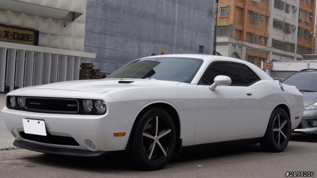 這台是Dodge Challenger SRT8嗎??