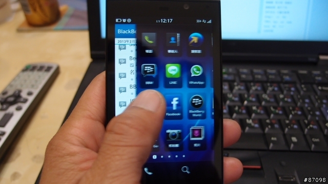 BlackBerry Z10開箱_第二篇_BlackBerry Peek&BlackBerry Hub篇，加演郵件設定