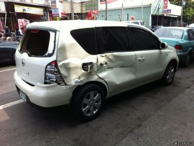 Livina被大卡車撞到 該修該賣？