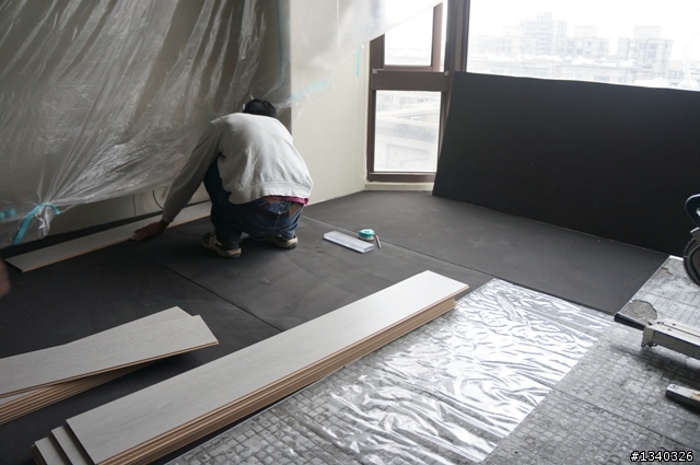 拋光磚膨共後重新鋪設木地板施工分享