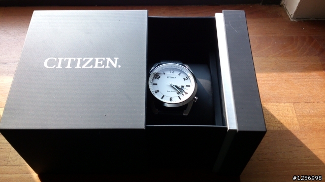過年帶新錶-CITIZEN AW0010-01A 跟著前方以及手上的光一起前進