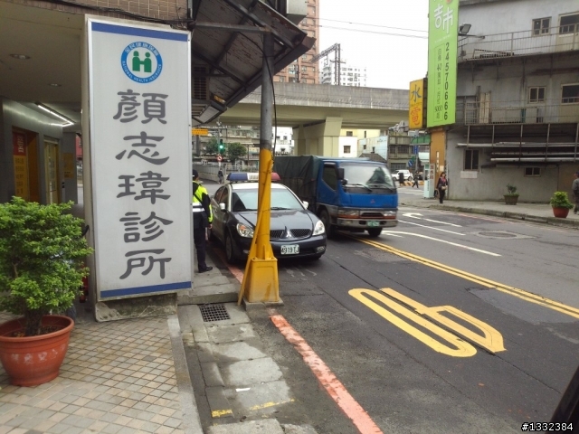 亂七八糟的警察（汐止建成路口）