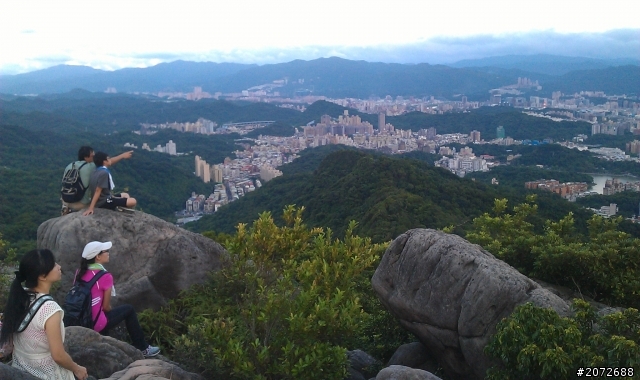 內湖金面山各位去過嗎? 發現它毀了...