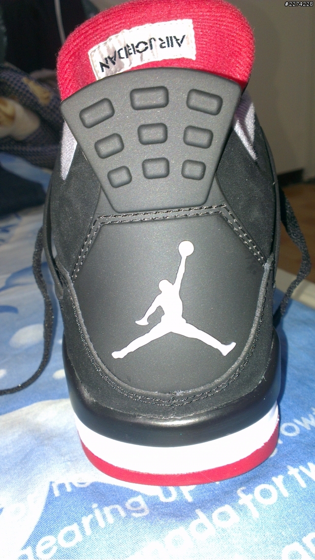 AJ4代  黑紅配色 請大家幫我鑑定真假