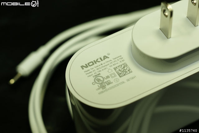 [開箱測試] Nokia DT-900 原廠無線充電盤 & Nokia Lumia 820 無線充電原廠背蓋