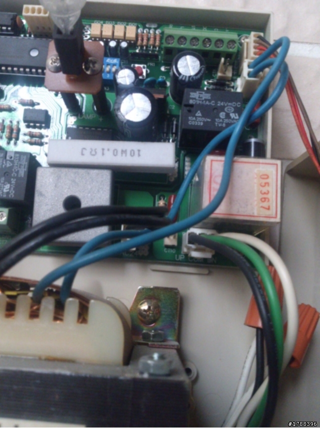 請問電動鐵捲門如何另外加裝一個控制開關?