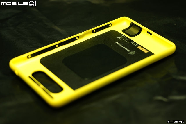 [開箱測試] Nokia DT-900 原廠無線充電盤 & Nokia Lumia 820 無線充電原廠背蓋