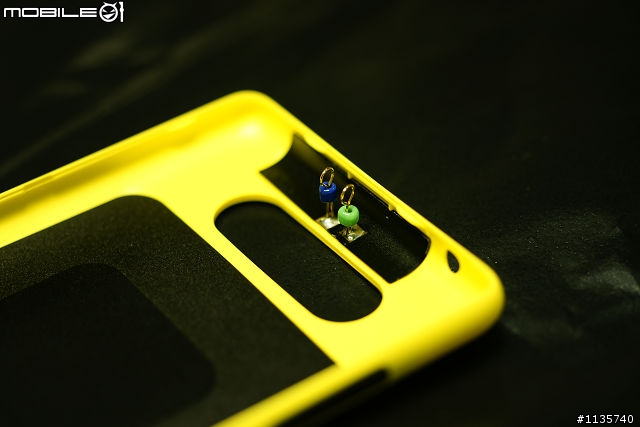 [開箱測試] Nokia DT-900 原廠無線充電盤 & Nokia Lumia 820 無線充電原廠背蓋