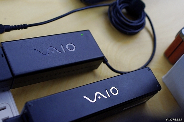 入手~VAIO的細長型變壓器AC19V30+S15!
