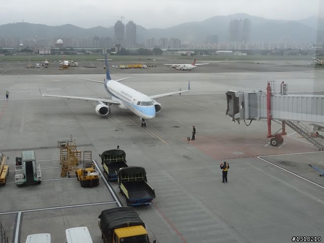 親子旅遊-新春台北自由行(4)-育樂花博松機行