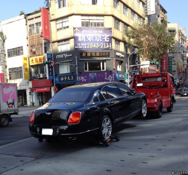 不管你開什麼等級的車，請勿違規停車!!