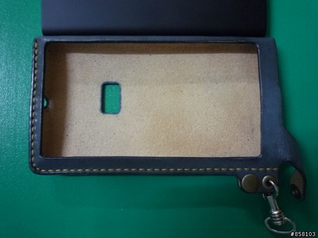 親自為LUMIA 920製作手縫定型保護皮套