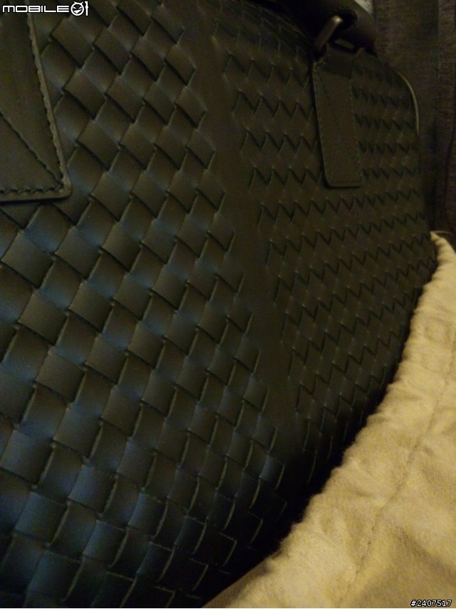 [開箱] Bottega Veneta（BV） 黑色編織TravelBag和75ml香水