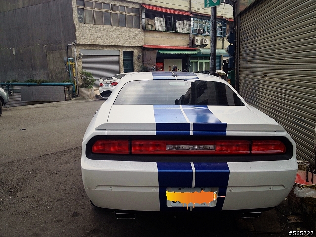 在竹南這個小地方也會看到 ... Dodge Challenger SRT8