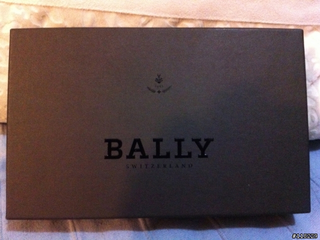 Bally 藍色長夾 之提早生日禮！！