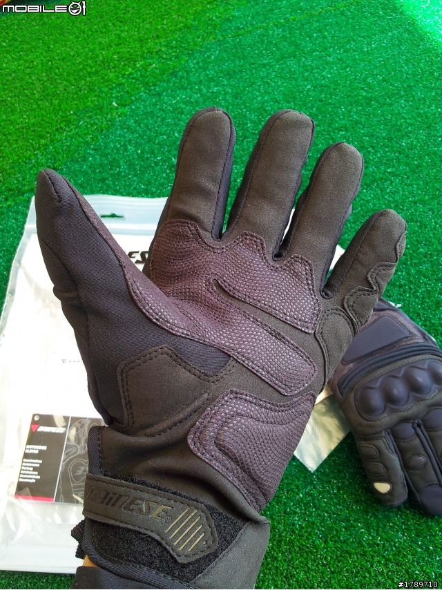 [簡單分享]DAINESE CLUTCH D-DRY防風防水防摔短手套之初體驗