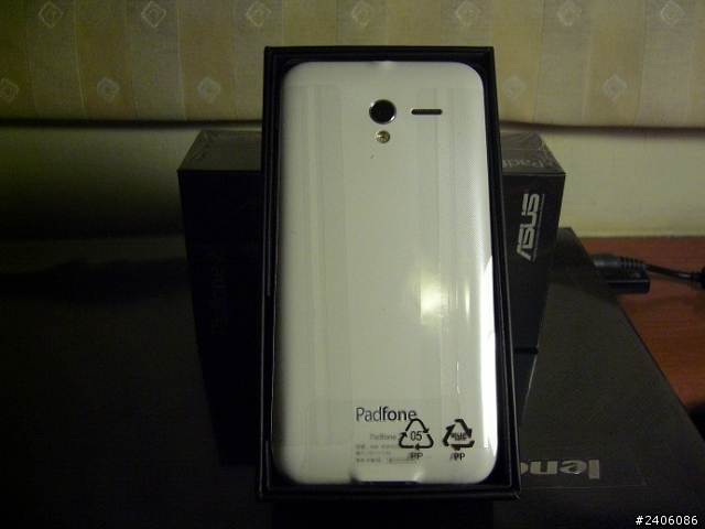 白色 Padfone 2 32G & 真皮保護套合體入手