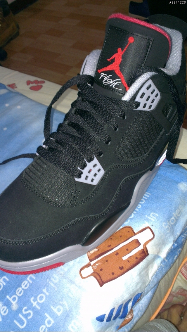 AJ4代  黑紅配色 請大家幫我鑑定真假