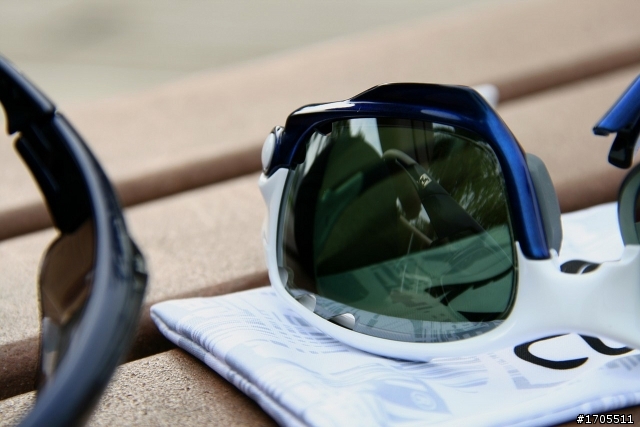 O 終於等到啦~OAKLEY Custom Racing Jacket