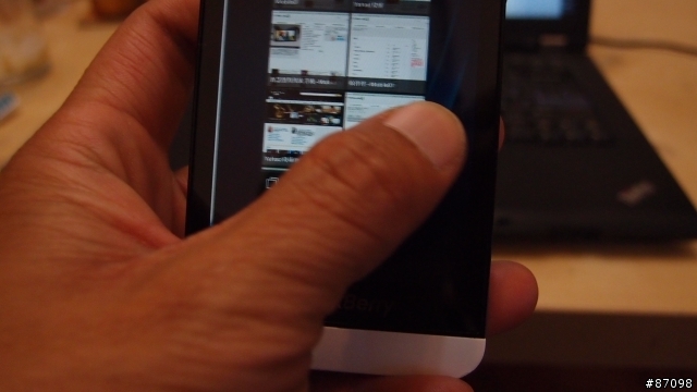 BlackBerry Z10開箱_第二篇_BlackBerry Peek&BlackBerry Hub篇，加演郵件設定