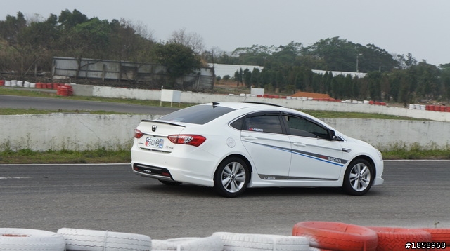 解放LUXGEN5 車機功能 0-100KM 非專業測試.與GTR風格儀表改裝