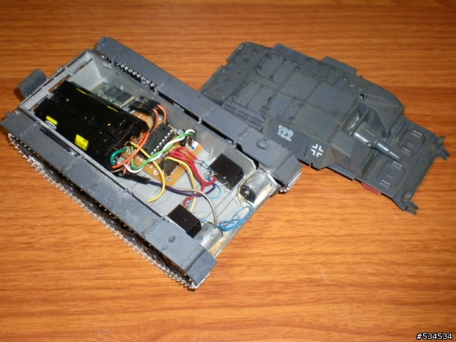 1/35德軍三號突擊砲+自製Android手機藍芽遙控 (補影片)