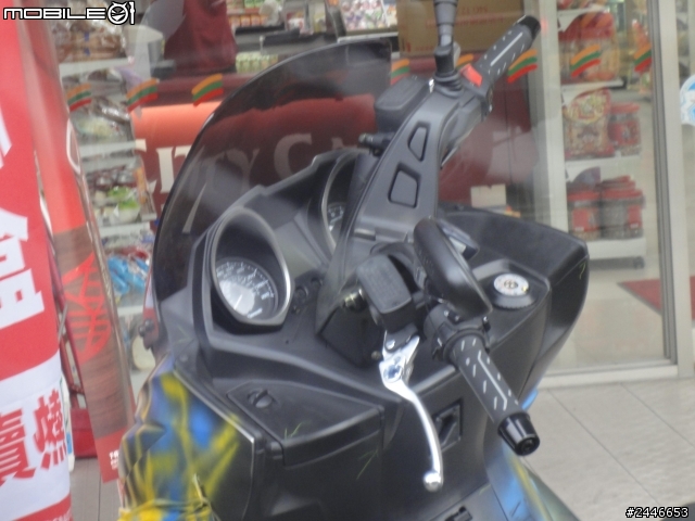 看起來比馬小比鵝大的測試車
